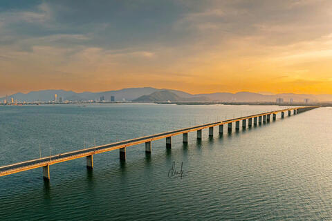 The beauty of Nhơn Hội Bridge