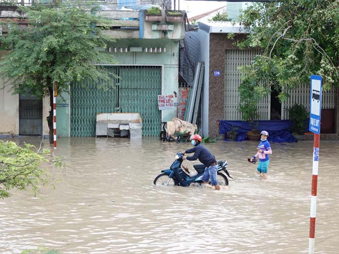 Bình Định: Quy Nhơn có hơn 8.000 nhà dân bị ngập nước - ảnh 1