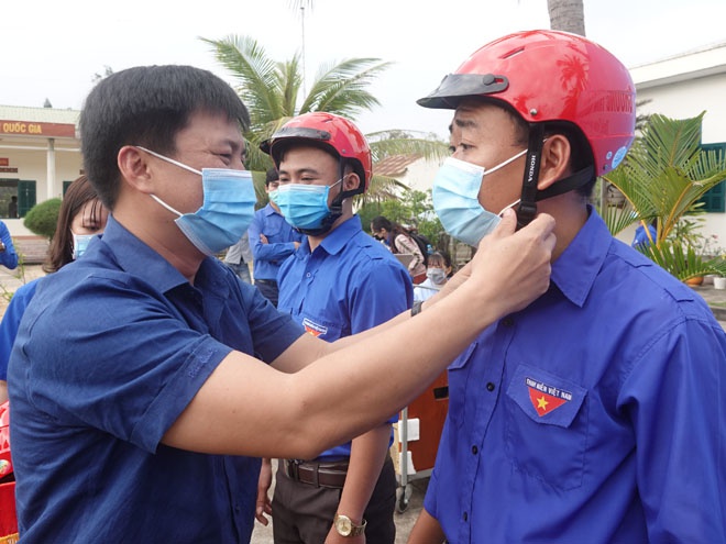Thanh niên Bình Định tổ chức nhiều hoạt động tại Chương trình Tháng Ba biên giới - ảnh 5
