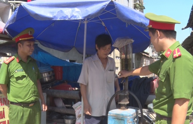 Cảnh giác với 'trữ bán xăng lẻ' ở Bình Định: 'Cháy xăng rất khủng khiếp' - ảnh 1