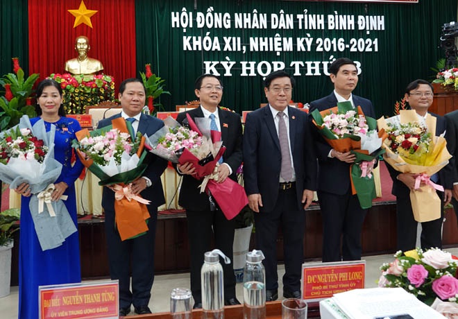  UBND tỉnh Bình Định có chủ tịch và 2 phó chủ tịch mới - ảnh 1