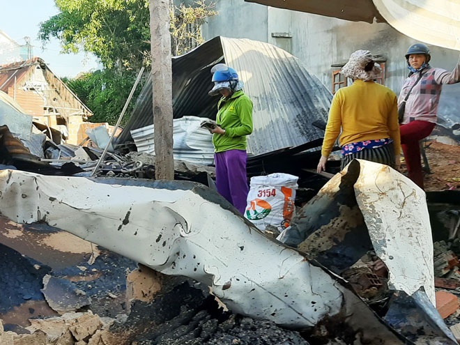 Bình Định: Xưởng đóng hòm bốc cháy suốt 6 giờ, thiệt hại 2 tỉ đồng - ảnh 1