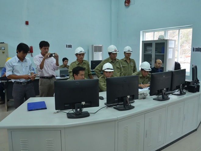 Bình Định: Thủy điện Vĩnh Sơn 5 tạm ngừng hoạt động do mưa lớn gây sạt lở - ảnh 1