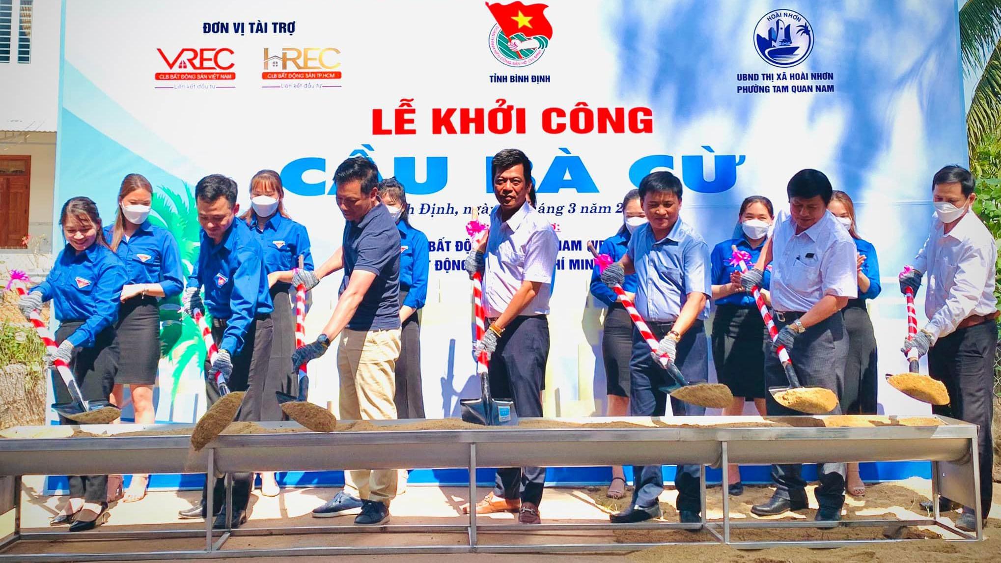 Đoàn viên thanh niên Bình Định góp công xây dựng cầu nông thôn  - ảnh 1
