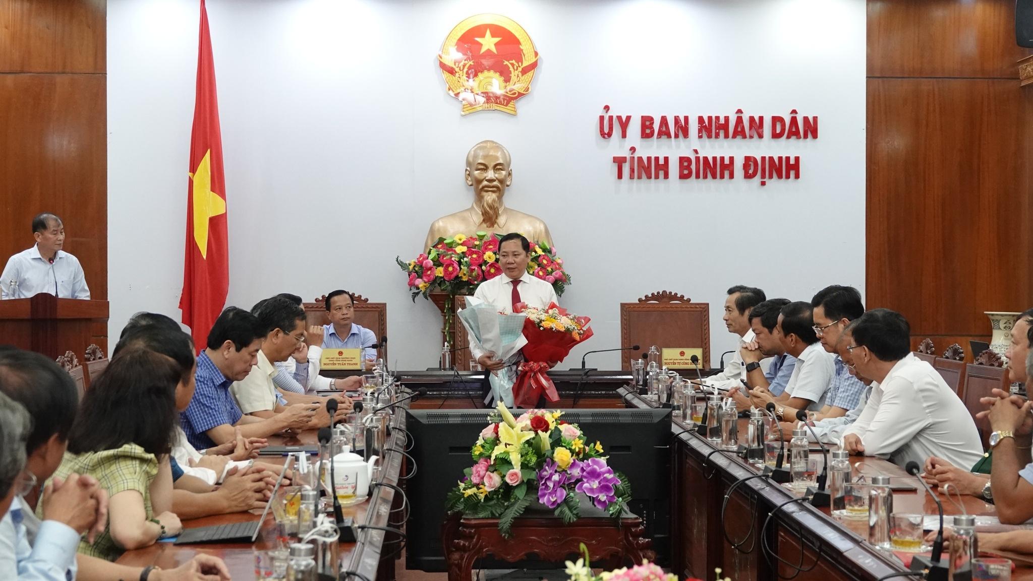 Ông Nguyễn Tuấn Thanh được ủy quyền phụ trách, điều hành hoạt động UBND tỉnh Bình Định - ảnh 1