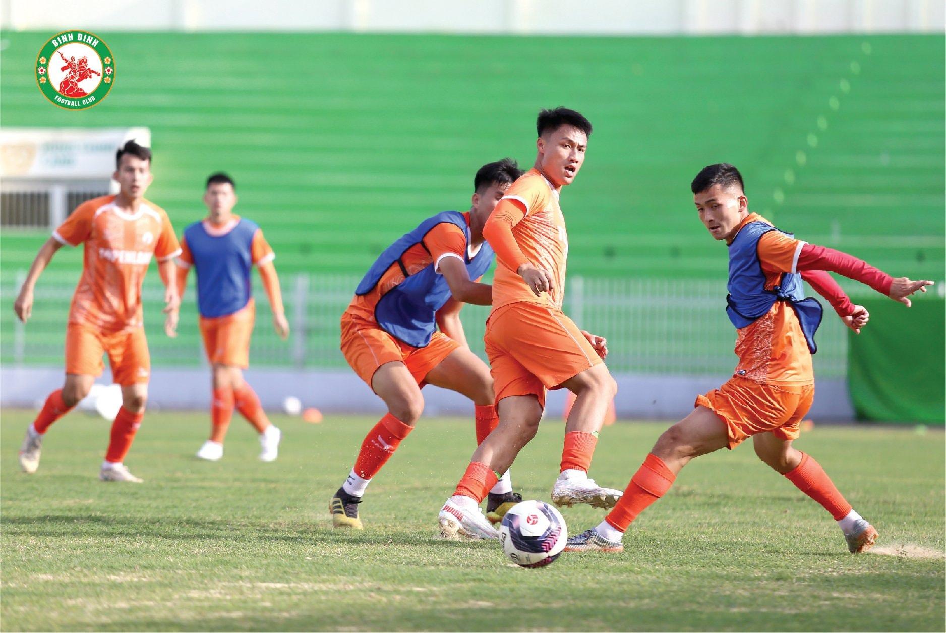 CLB Bình Định đủ người đá trận khai mạc V-League 2022 - ảnh 1