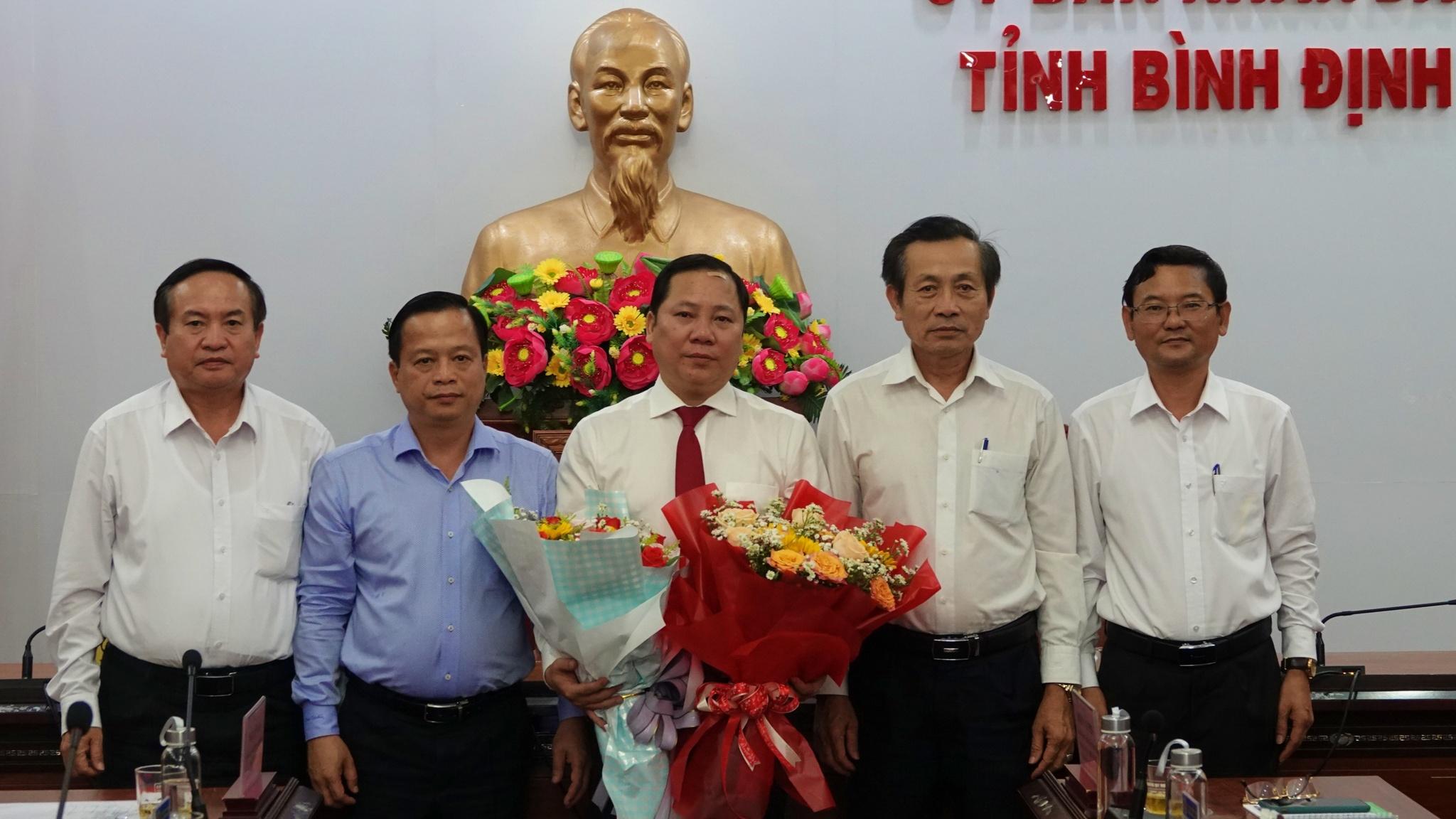 Ông Nguyễn Tuấn Thanh được ủy quyền phụ trách, điều hành hoạt động UBND tỉnh Bình Định - ảnh 3