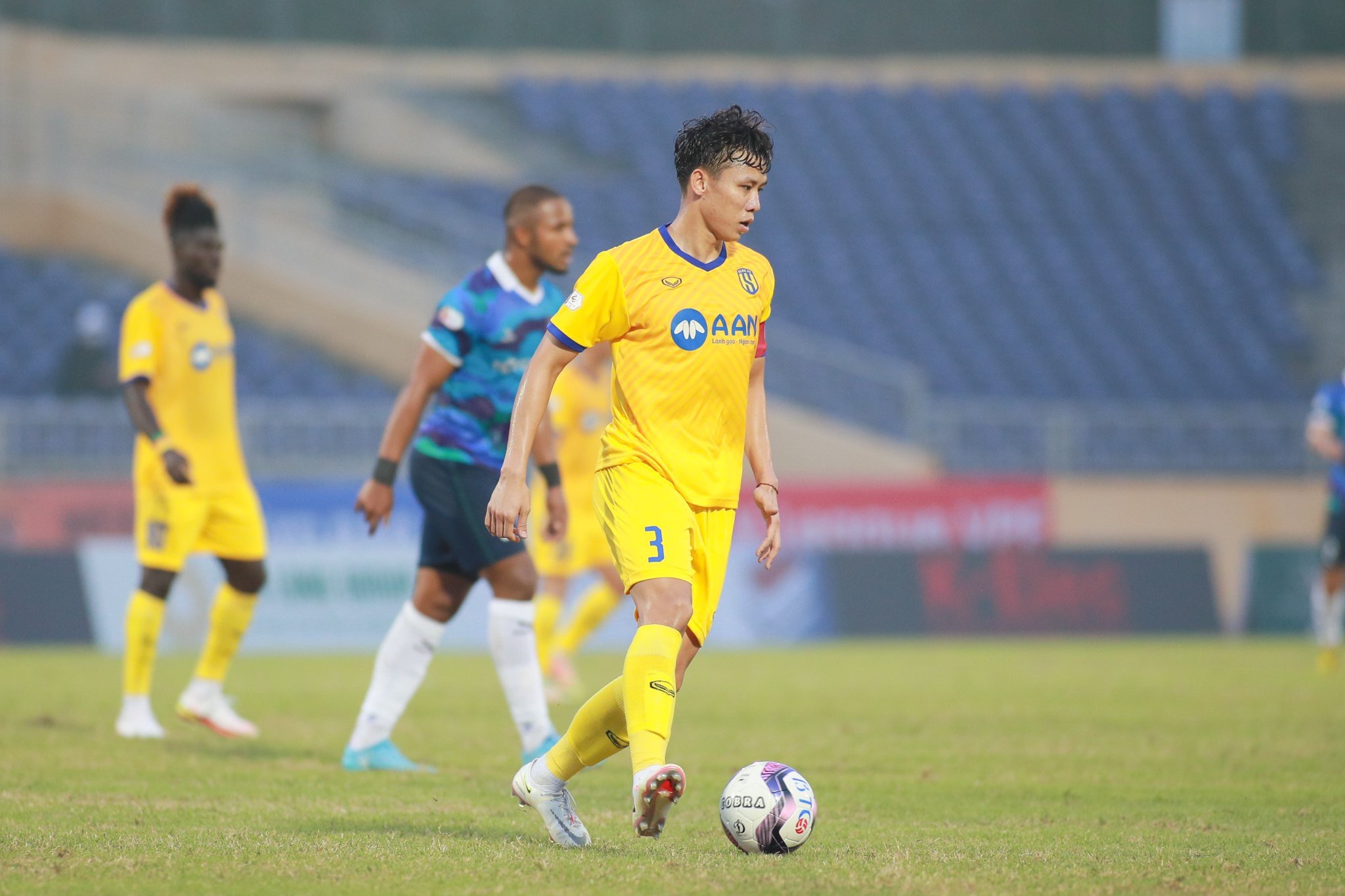 CLB Bình Định thắng lớn đội hình tiêu biểu vòng 2 V-League - ảnh 4