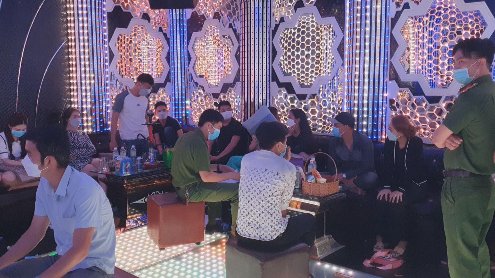 Bình Định: Phát hiện 40 thanh niên sử dụng ma túy trong quán karaoke Dragon - ảnh 1