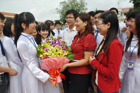 Sẵn sàng khám phá và thăm các cơ sở giáo dục ở Việt Nam cùng chúng tôi chưa? Hãy cùng xem những hình ảnh đầy màu sắc và sinh động về các trường học, đại học, và trung tâm giáo dục trên toàn quốc.