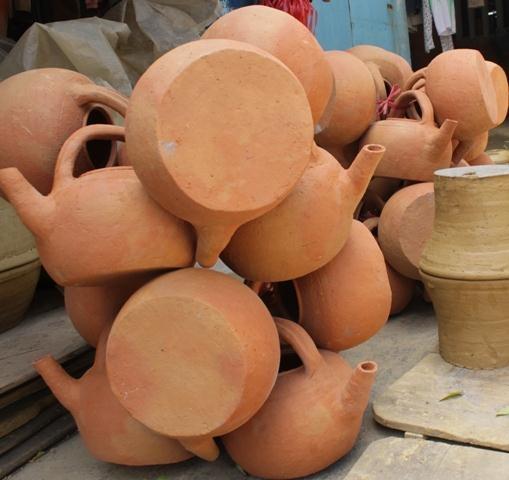 Những sản phẩm phục vụ hàng ngày của làng gốm đất nung Vân Sơn.