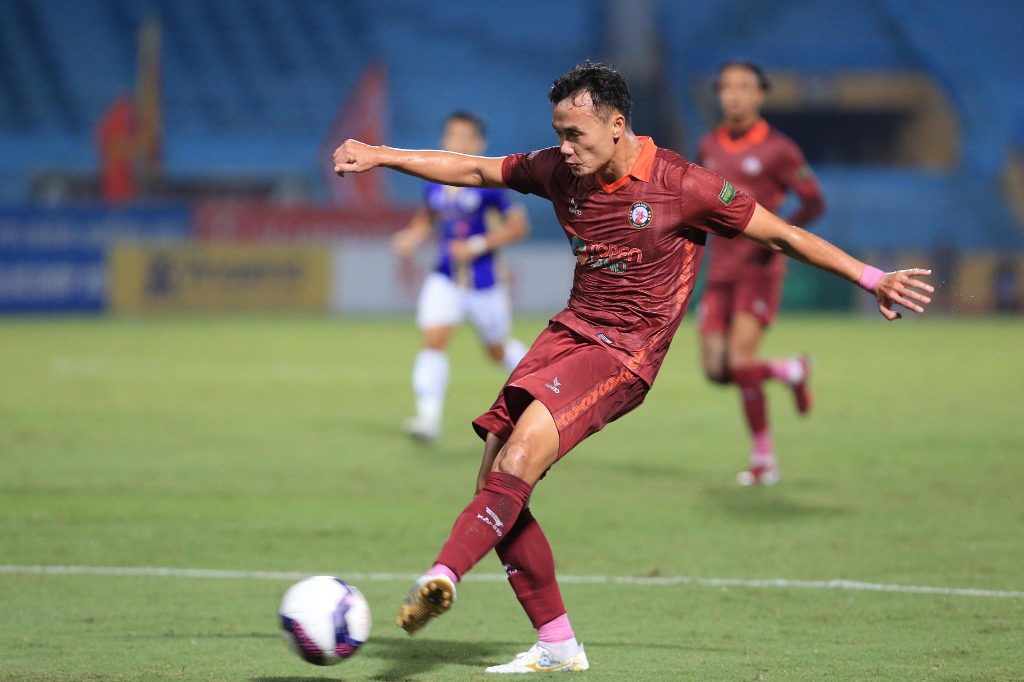 Kết quả Hà Nội FC 0-3 CLB Bình Định: Rafaelson lập hat-trick, Duy Mạnh nhận thẻ đỏ - ảnh 13