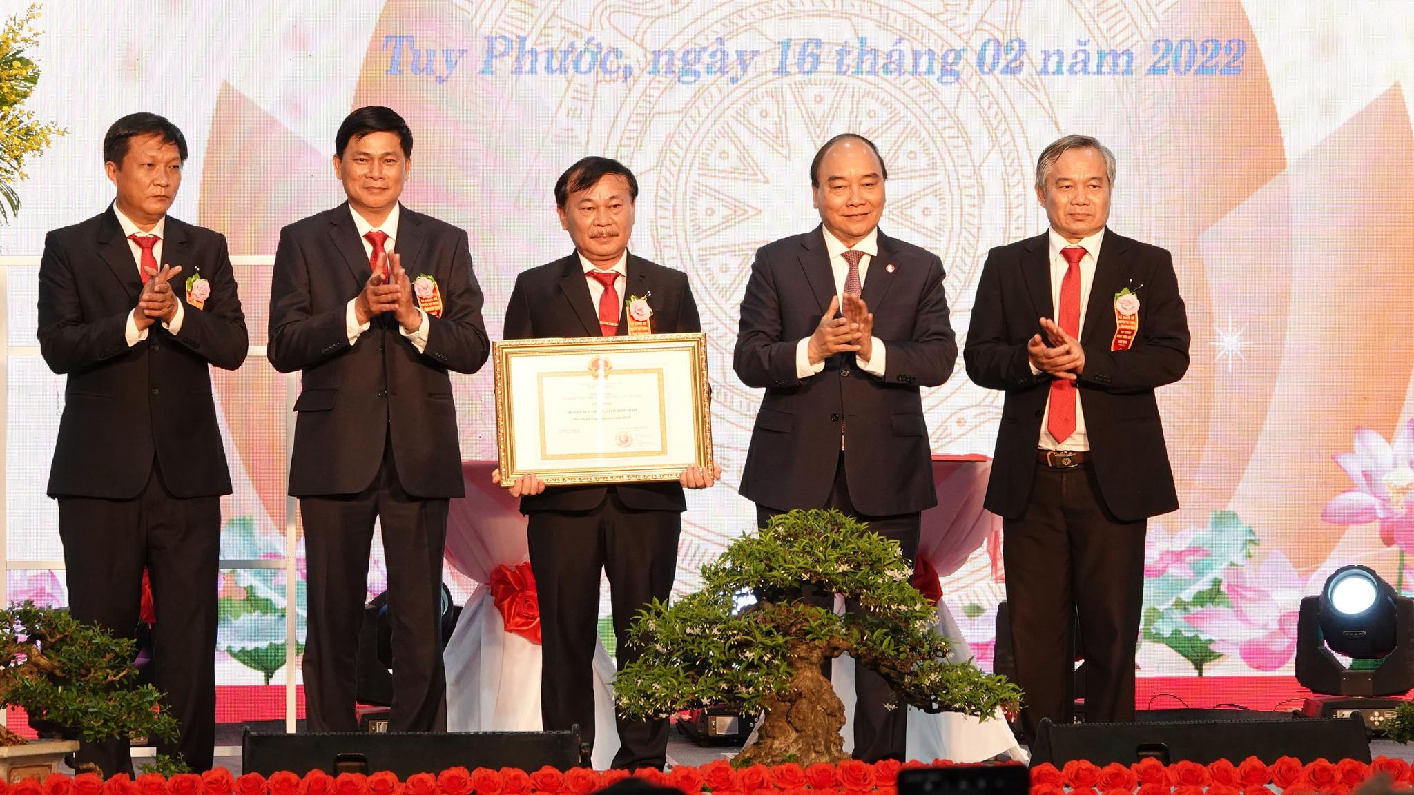 Chủ tịch nước Nguyễn Xuân Phúc kêu gọi tỉnh Bình Định bảo vệ đầm Thị Nại - ảnh 1