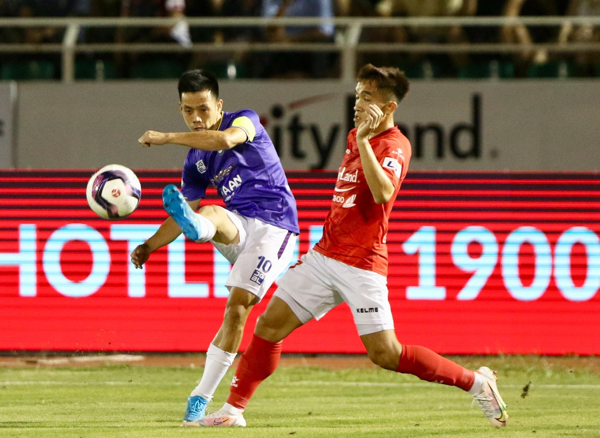 Kết quả Hà Nội FC 0-3 CLB Bình Định: Rafaelson lập hat-trick, Duy Mạnh nhận thẻ đỏ - ảnh 35