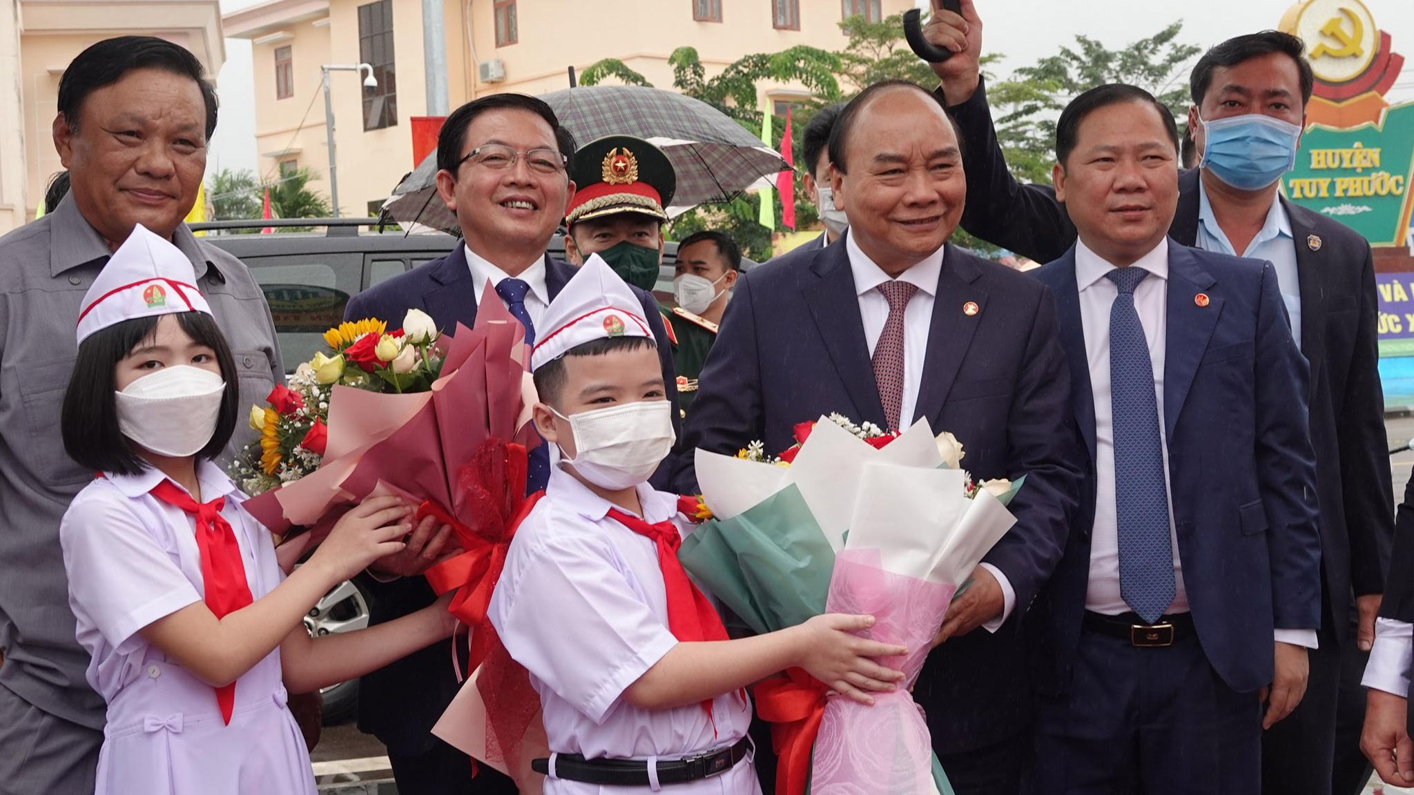 Chủ tịch nước Nguyễn Xuân Phúc kêu gọi tỉnh Bình Định bảo vệ đầm Thị Nại - ảnh 5
