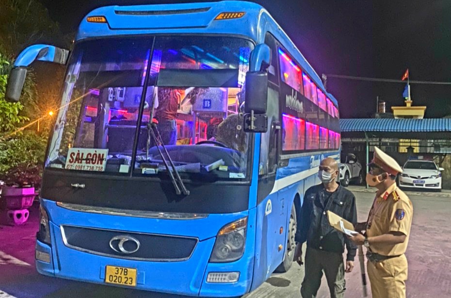 Xe khách tông chết người ở Quảng Bình, bỏ chạy vào đến Bình Định thì bị bắt - ảnh 1