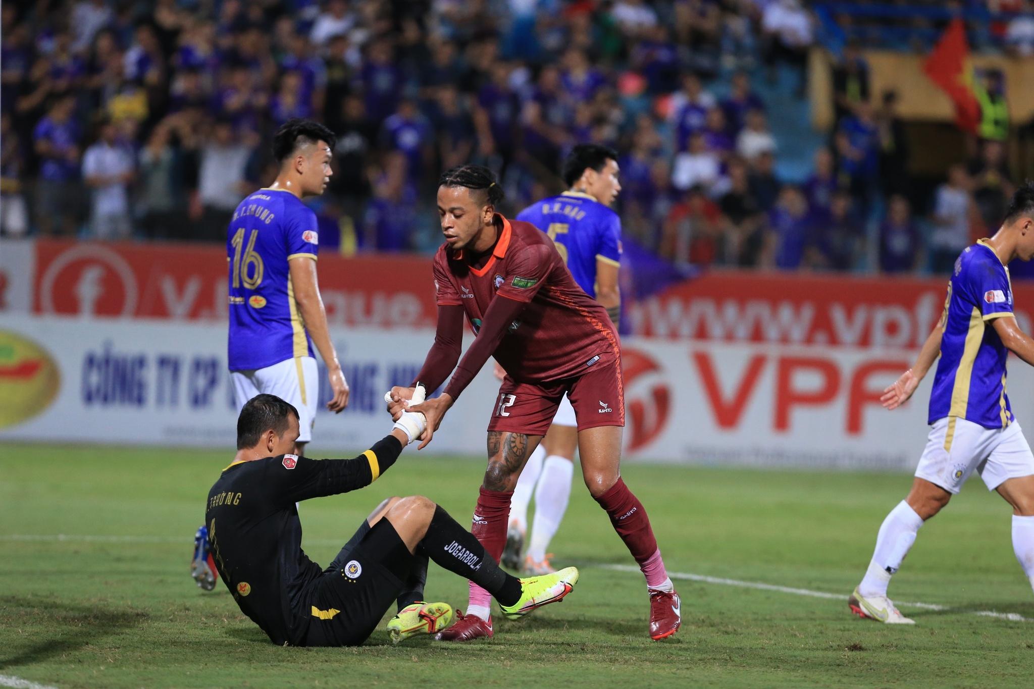 Kết quả Hà Nội FC 0-3 CLB Bình Định: Rafaelson lập hat-trick, Duy Mạnh nhận thẻ đỏ - ảnh 24