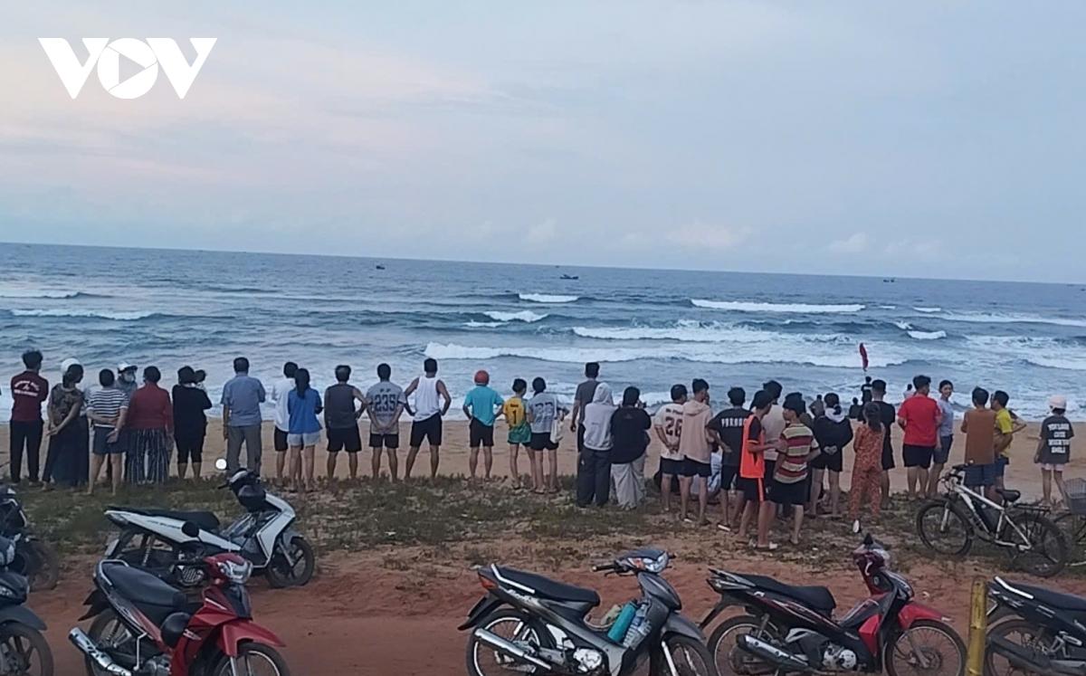 bình Định tìm kiếm học sinh mất tích khi tắm biển hình ảnh 1 binh Dinh tim kiem hoc sinh mat tich khi tam bien hinh anh 1