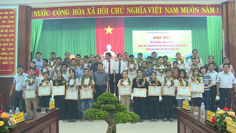 Gặp mặt, biểu dương, khen thưởng Đoàn thể thao huyện Tây Sơn tham gia Đại hội thể dục thể thao tỉnh Bình Định lần thứ IX năm 2022.